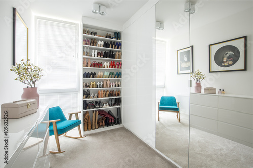 Cuadro en lienzo Dressing room interior with mirror