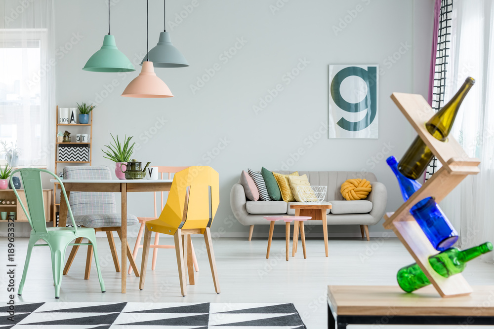 Obraz premium Bottles and living room
