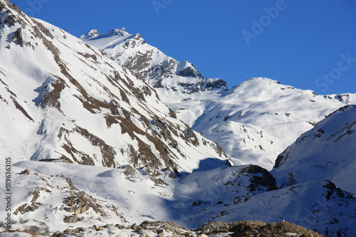 Montagnes sous la neige à Val d'Isère en Savoie, Alpes françaises