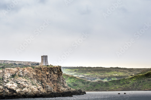 Klif, wybrzeże, niedaleko Golden Bay, Malta