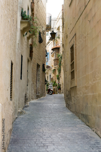 Wąska alejka, krajobraz, skuter, Mdina, Malta