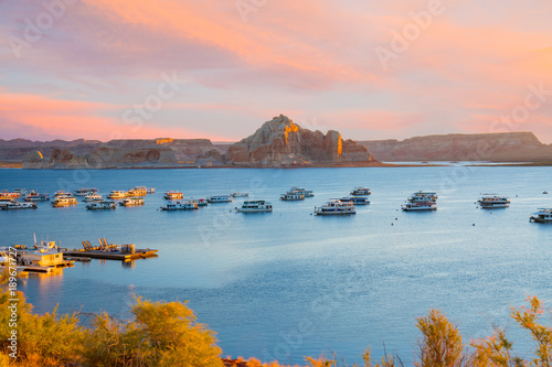 Houseboats naer Wahweap Marina on Lake Powell in Page Arizona