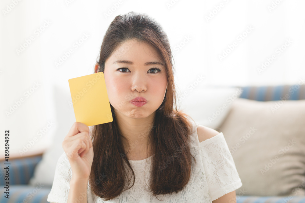 イエローカード・女性 イエローカード・女性