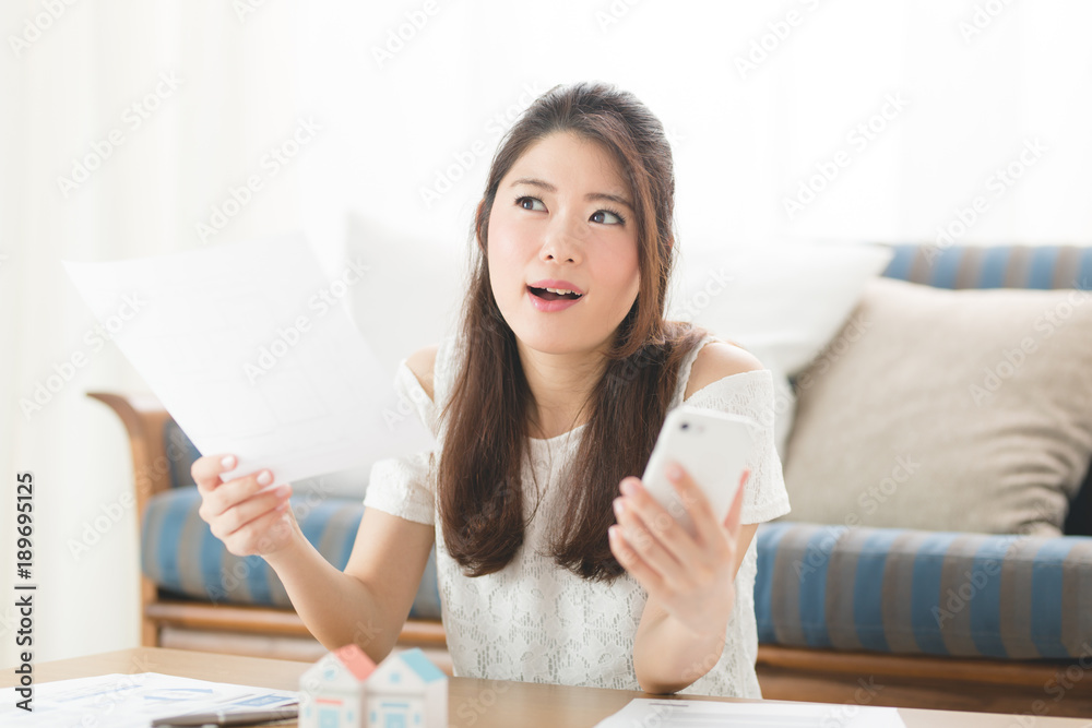 住宅・女性 住宅・女性