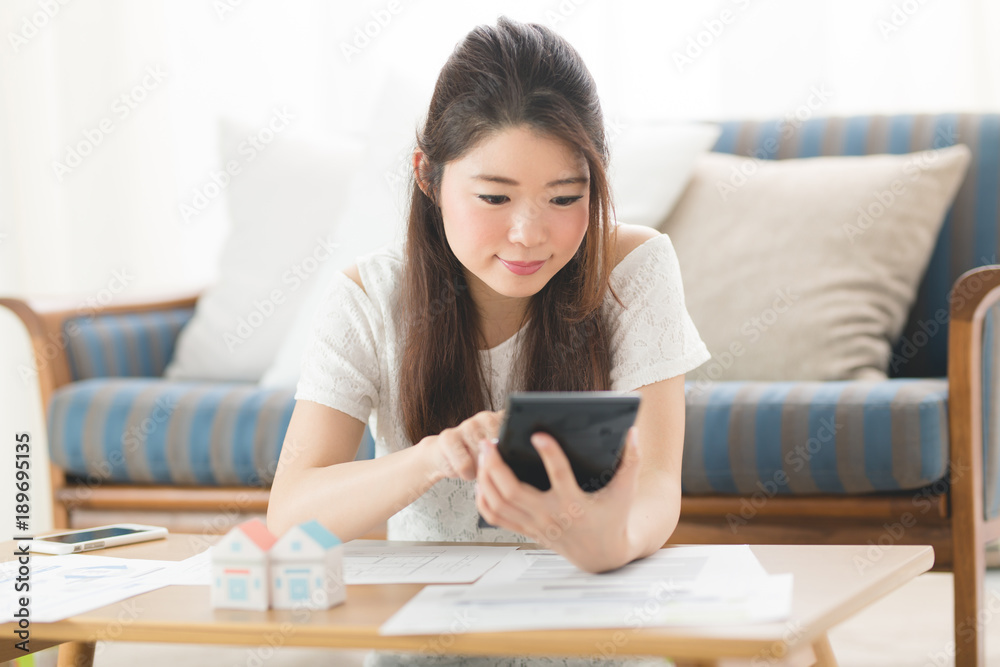 住宅・女性