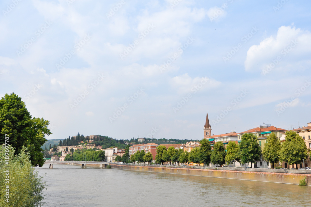 Obraz premium Verona - cityscape and river