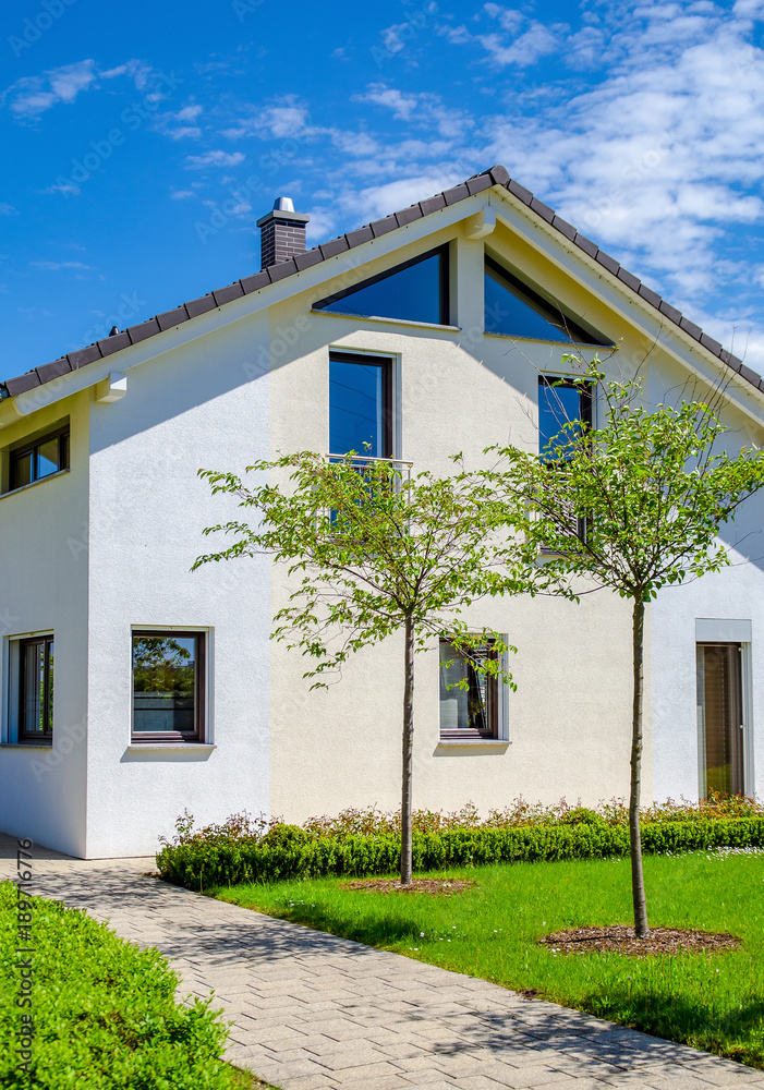 Obraz premium Dom jednorodzinny lato Niemcy
