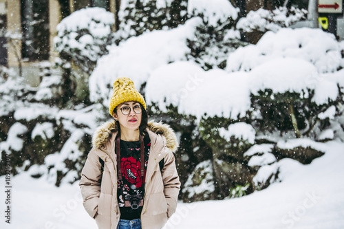 雪景色と女性