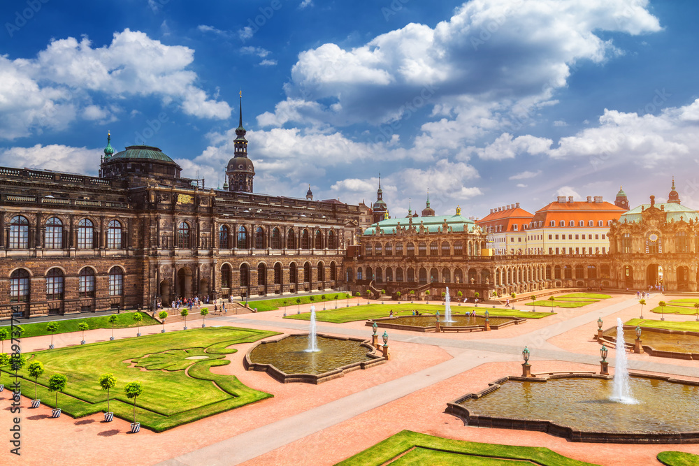 Obraz premium Famous Zwinger palace (Der Dresdner Zwinger) Art Gallery of Dresden, Saxony, Germany