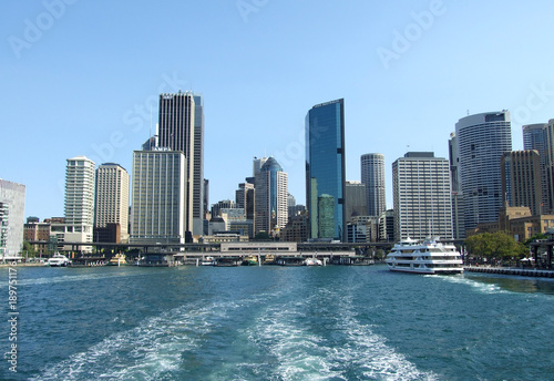 Buildings - Sydney skyline © Luciana Oluvres