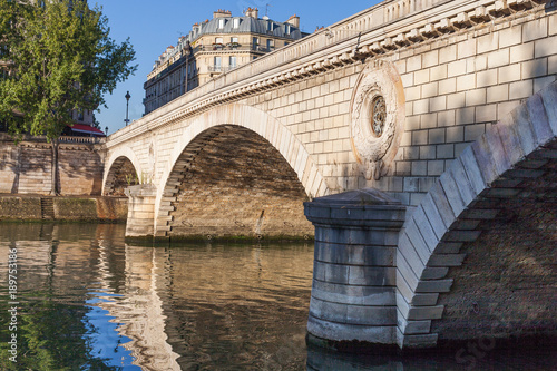 Obraz na plátně Louis Philippe bridge over Seine river in Paris, France.