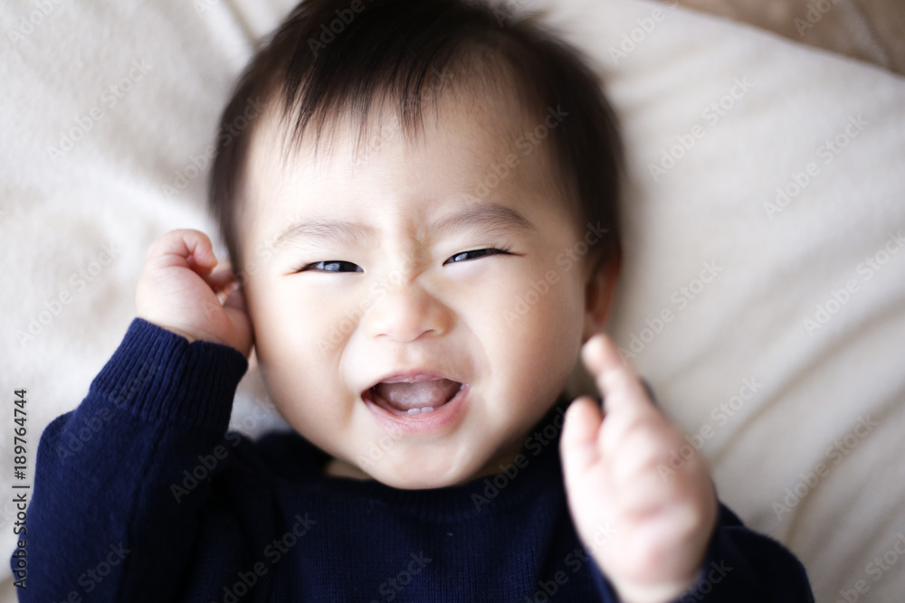 笑顔の赤ちゃんのポートレート