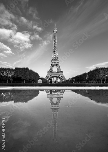 Fototapeta Naklejka Na Ścianę i Meble -  Tour Eiffel