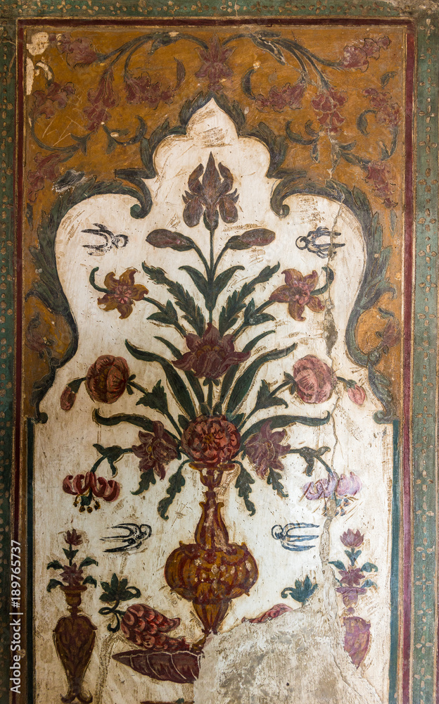 details on the wall of Tomb of I'timād-ud-Daulah in Agra, India