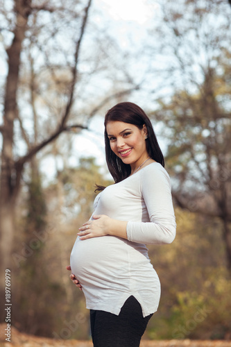 Pregnant woman posing in the park