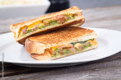 pesto tomato grilled cheese sandwich