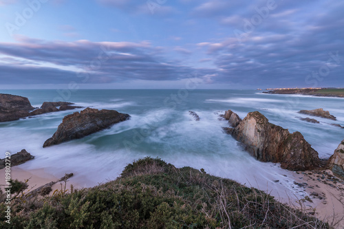 Фотография the sea crashes hard on the coasts of Galicia, with beautiful impressive waves,