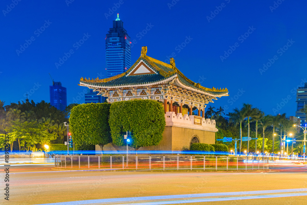 Naklejka premium Taipei cityscape at night