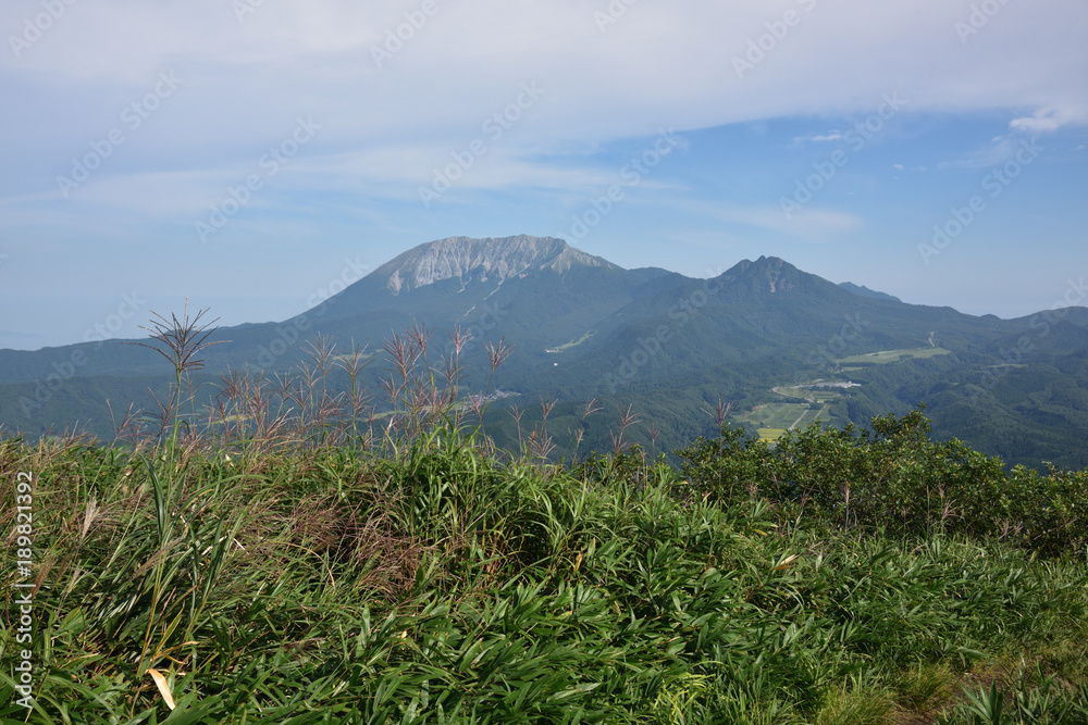 Fototapeta premium 三平山から見た大山