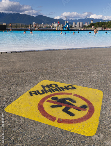 No running sign next to Kitsilano outdoor swimming pool.