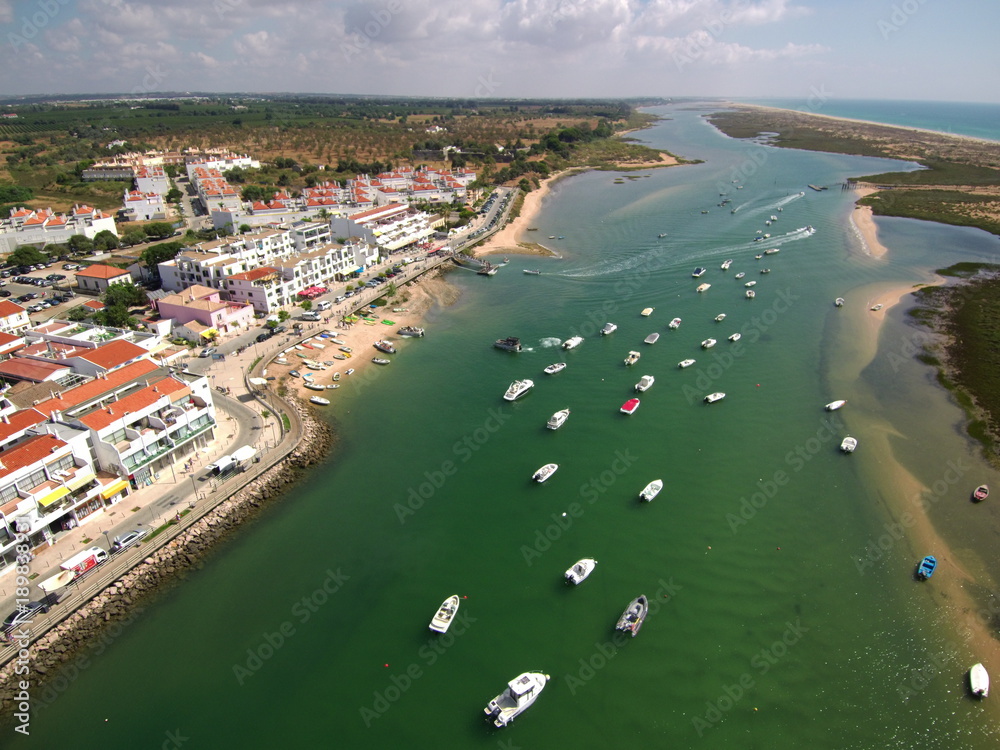Φωτογραφία Cabanas de Tavira en Portugal, localidad costera de Tavira en el distrito de Faro, región del Algarve