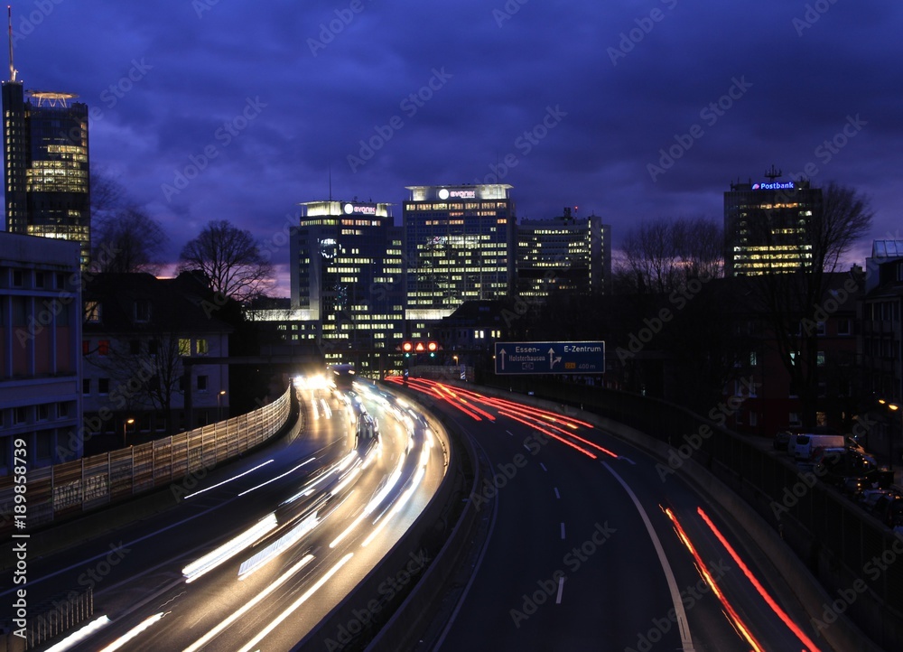 Skyline Stadt Essen bei Nacht 6