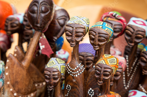 African carving of tribal women