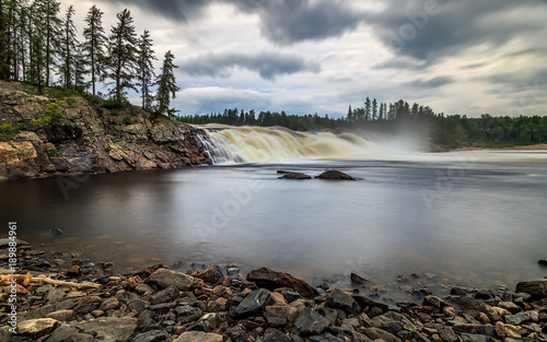 Fototapeta Naklejka Na Ścianę i Meble -  Chute de la rivière Mistassini 