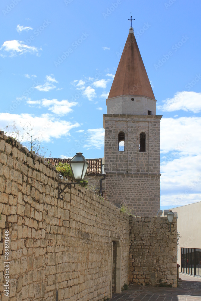 Stadtmauer mit Kirche Krk Kroatien