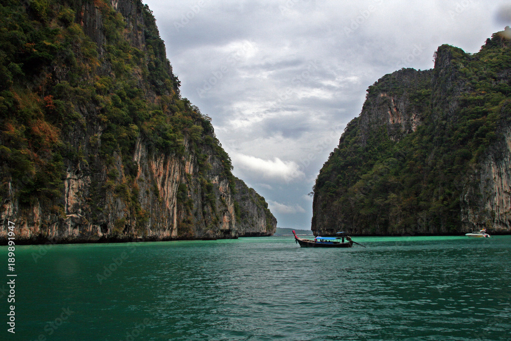 Naklejka premium longtail tour boat near phi phi island in Thailand