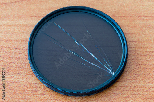 Fotografie Broken circular polarizing filter. Damaged CPL filter for camera.