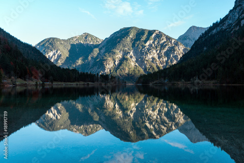 Fototapeta Naklejka Na Ścianę i Meble -  Mountain Lake Reflection