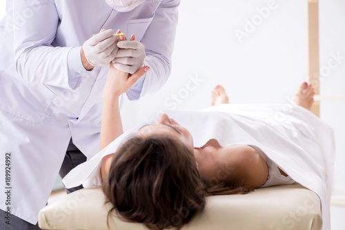 Tableau sur toile Police coroner examining dead body corpse in morgue