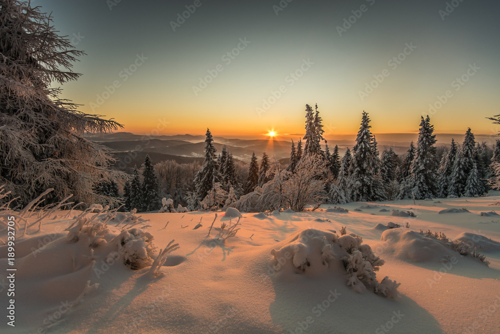 Wschód słońca Jaworzyna Krynicka ,Beskid Sądecki.