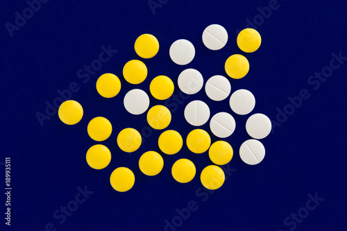 Obraz na płótnie Pills on blue background.