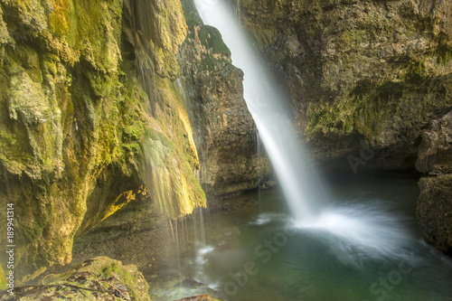 Wasserfall - Hinang - Allg  u - wundersch  n