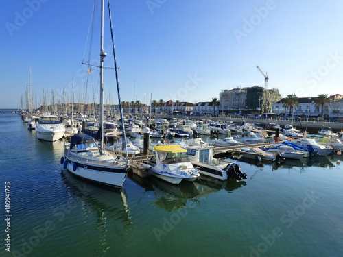 Barcas y Puerto de Vila Real de Santo António (Portugal) ciudad portuguesa en el Distrito de Faro, región del Algarve