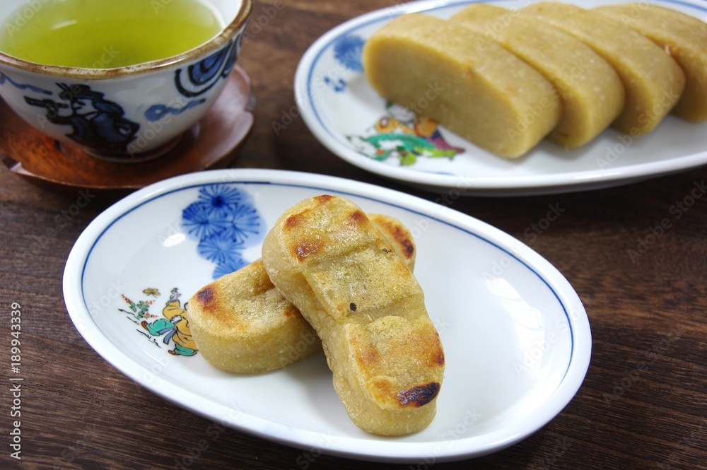 こんがり焼いたかんころ餅 郷土菓子 こんがり焼いたかんころ餅 郷土菓子