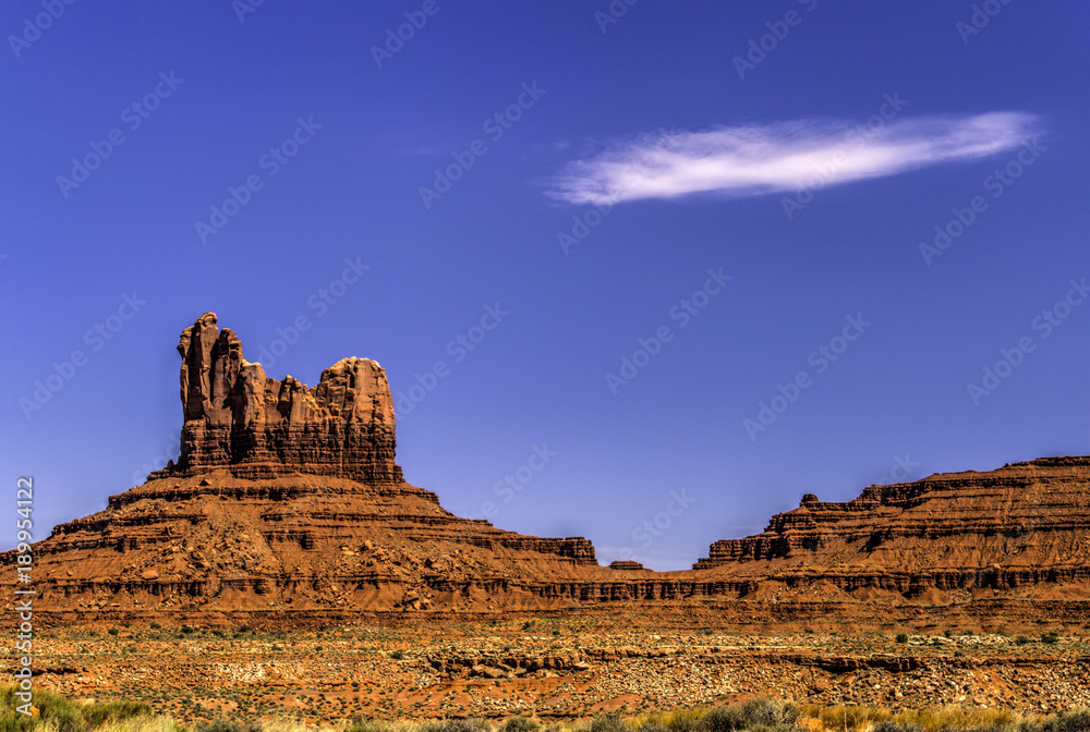 MONUMENT AND LONE CLOUD NEAR MONUMENT VALLEY