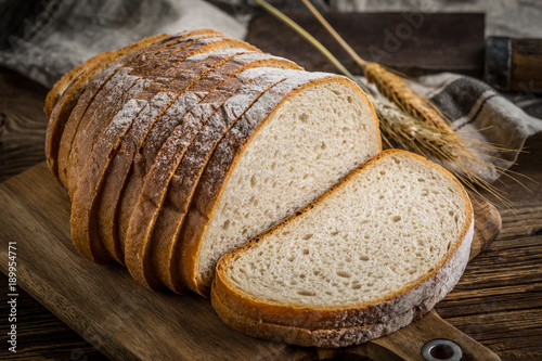 Fotografie Sliced loaf of bread on a chopping board.