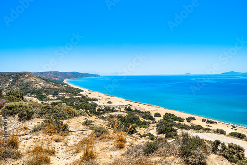 Ausblick auf einen der sch  nsten Str  nde von Kos - Paradise Beach  Griechenland  blauer Himmel