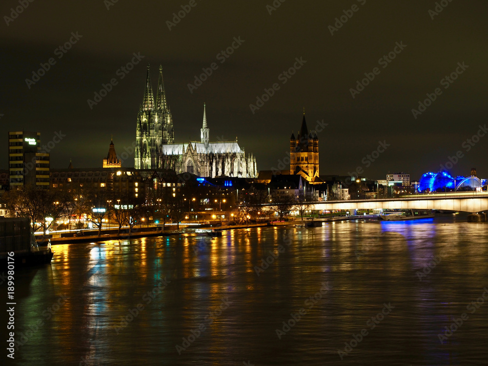 Köln Dom Spiegelung Nacht Rhein