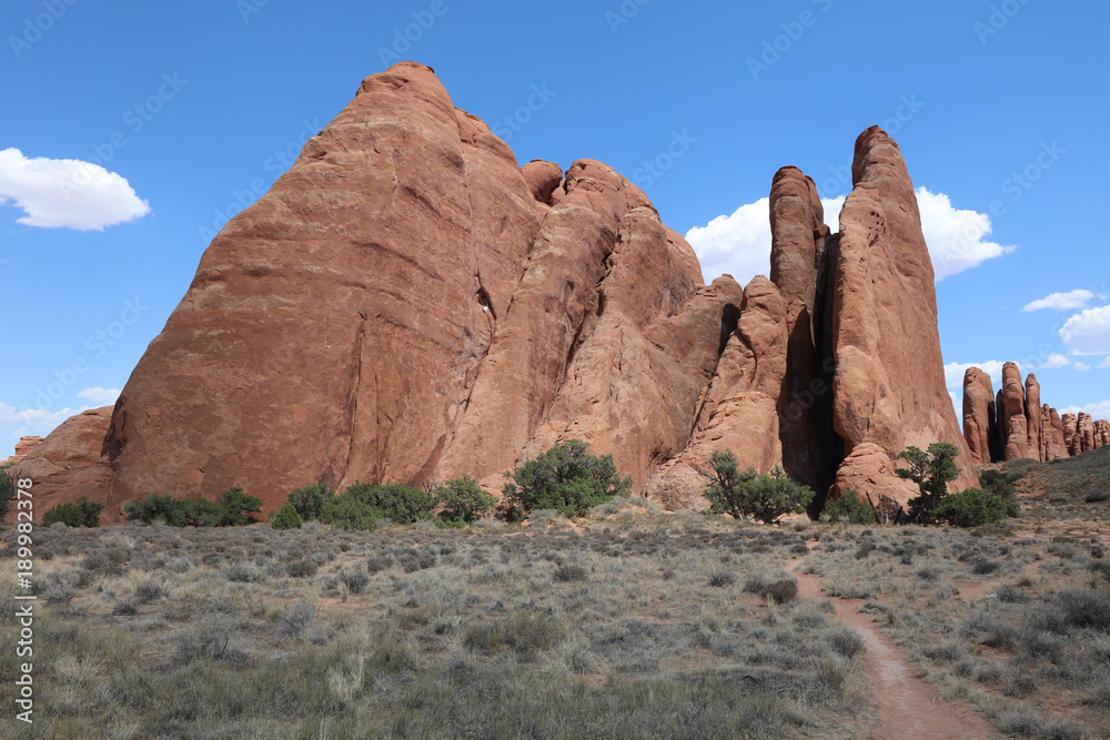 Obraz premium Broken Arch Trail in Arches National Park. Utah. USA