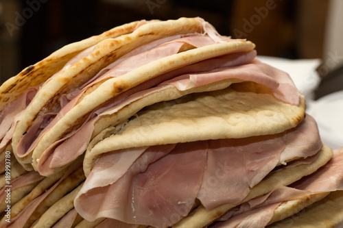 Piadine al prosciutto photo