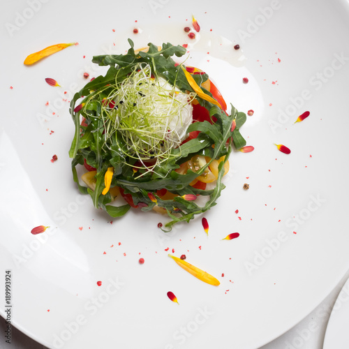 Fotografie Healthy organic vegetable salad