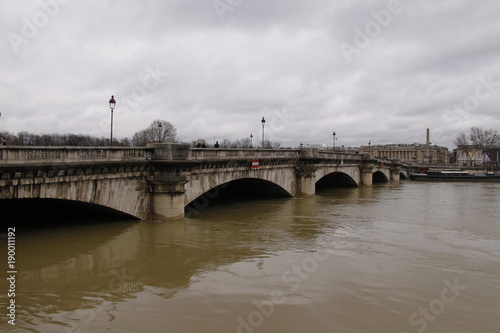 Crue de la Seine sous le Pont de la Concorde à Paris