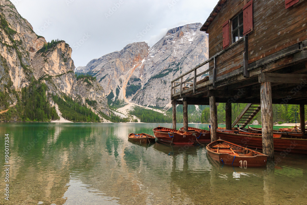 Obraz premium Boathouse at Pragser Wildsee (Lago di Braies), South Tyrol, Italy