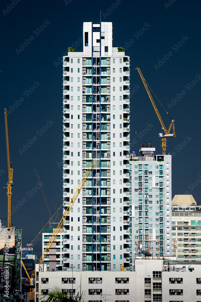 Obraz premium BANGKOK, THAILAND - JUNE 24, 2017 : Architectural Buildings in Bangkok, THAILAND
