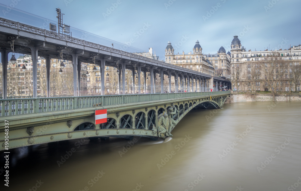 Quand les quais de seine à Paris subissent la Crue de la Seine