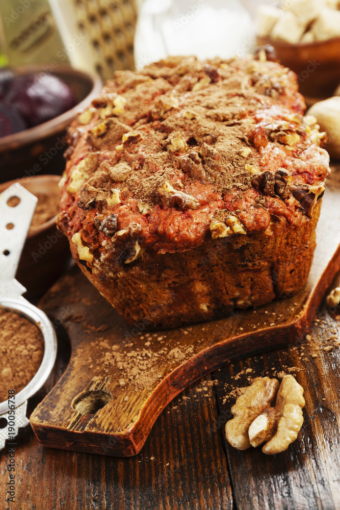 Beetroot pie with walnuts